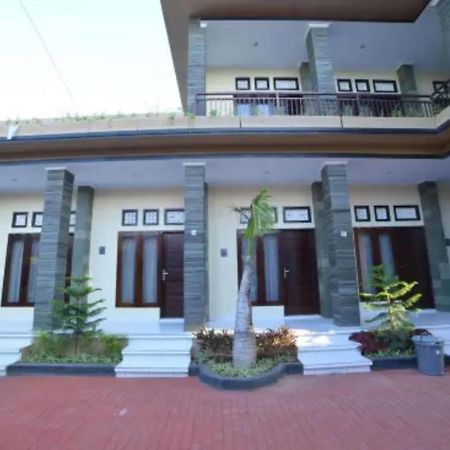 Oyo Flagship 91237 Ratu Guest House Kedunganan Exteriér fotografie