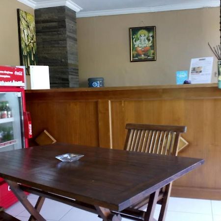 Oyo Flagship 91237 Ratu Guest House Kedunganan Exteriér fotografie