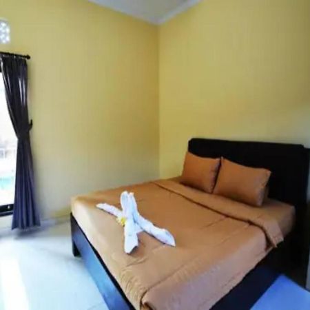 Oyo Flagship 91237 Ratu Guest House Kedunganan Exteriér fotografie