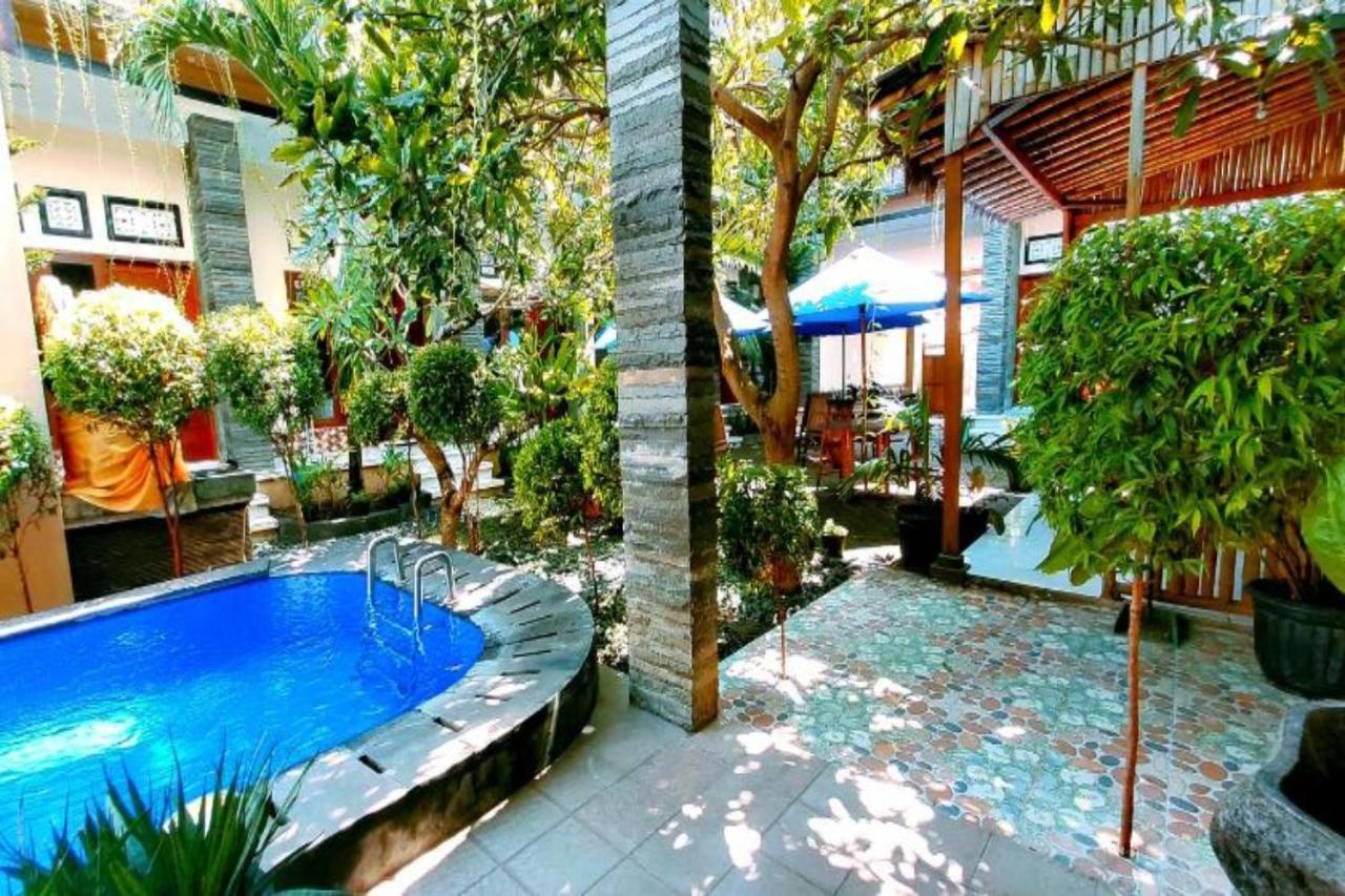 Oyo Flagship 91237 Ratu Guest House Kedunganan Exteriér fotografie