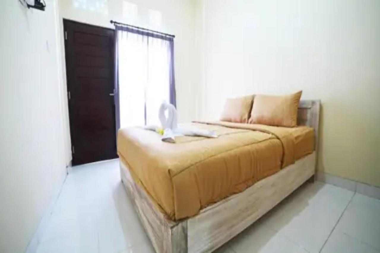 Oyo Flagship 91237 Ratu Guest House Kedunganan Exteriér fotografie