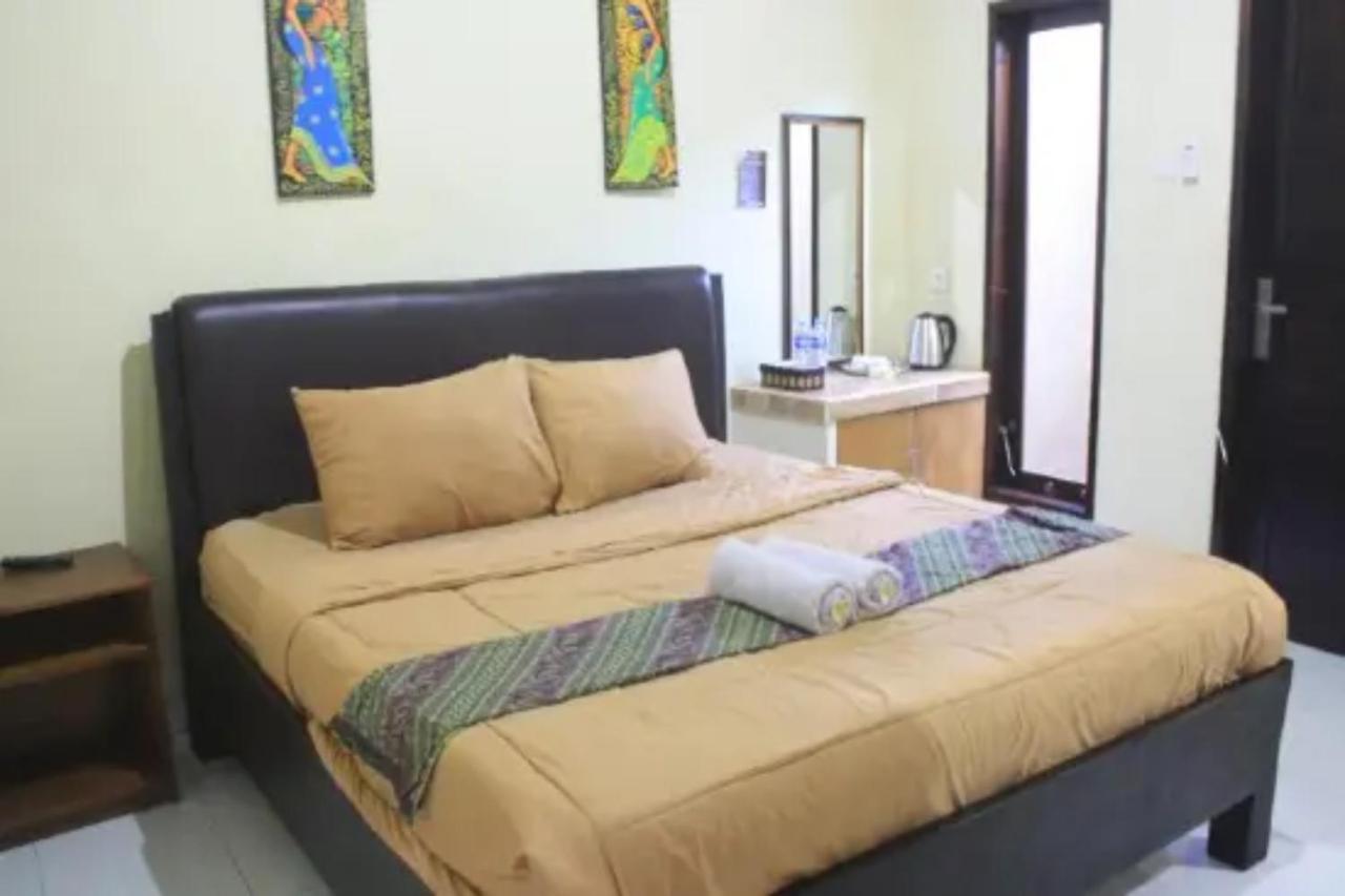 Oyo Flagship 91237 Ratu Guest House Kedunganan Exteriér fotografie