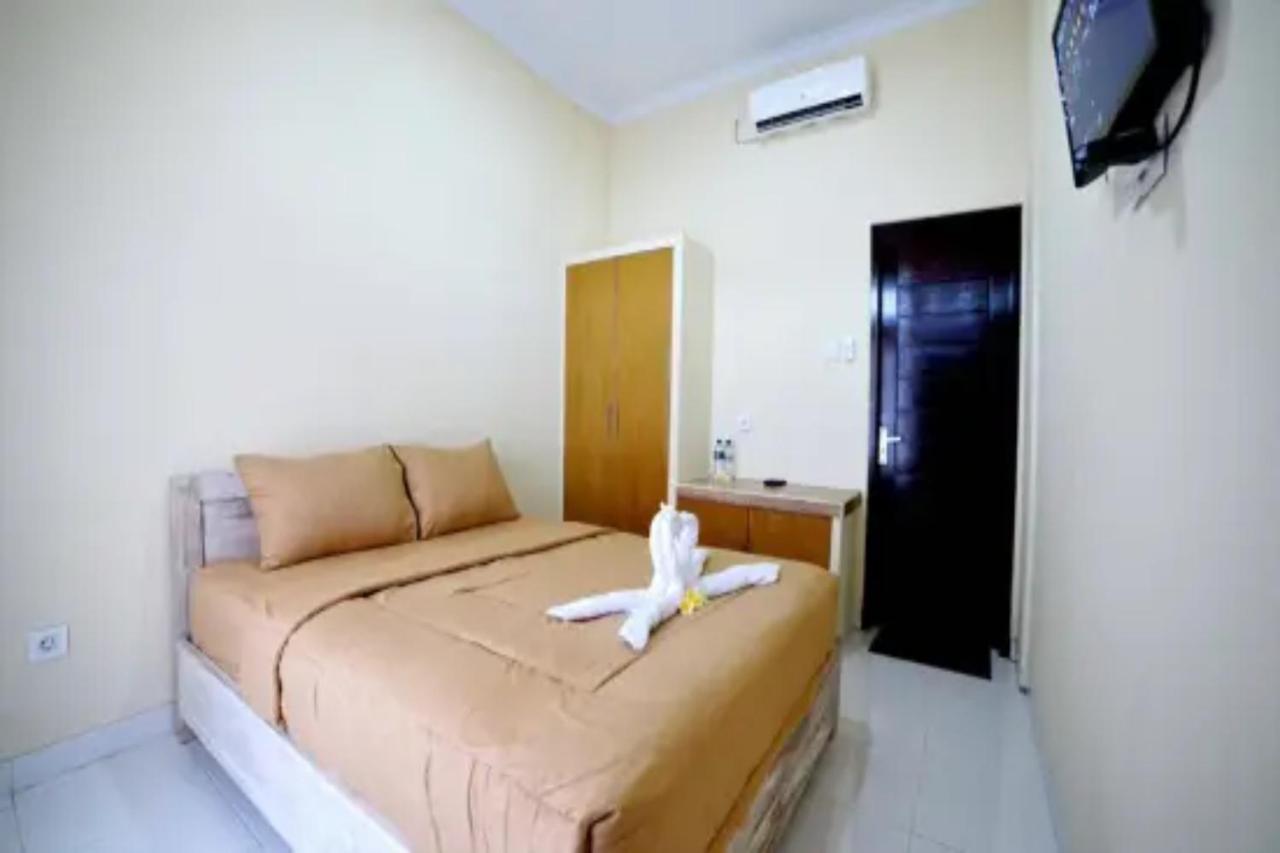 Oyo Flagship 91237 Ratu Guest House Kedunganan Exteriér fotografie